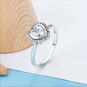 💕925 Sterling Silver and CZ Gorgeous Heart Ring💕